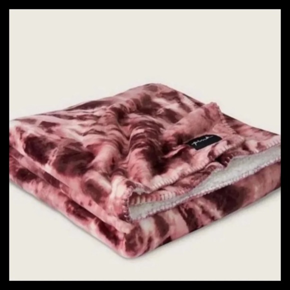 💕ⓅⒾⓃⓀ ⓋⓈ Tie Dye Sherpa Blanket NWT💕 - Picture 4 of 7